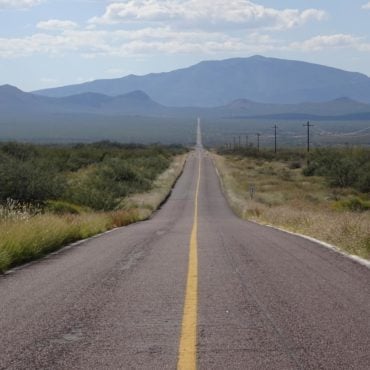 El estado de Coahuila se recorre por largas carreteras y en el se esconde la bodega más antigua de Latinoamérica, en Parras De la Fuente, entre cerros con bisontes y venados